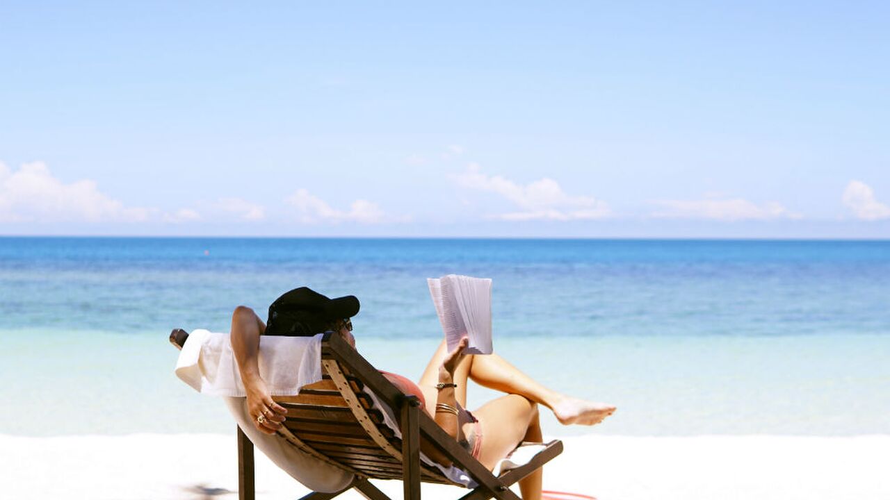 Illustratie voor: Ga je op vakantie? Deze items mogen absoluut niet ontbreken in je koffer