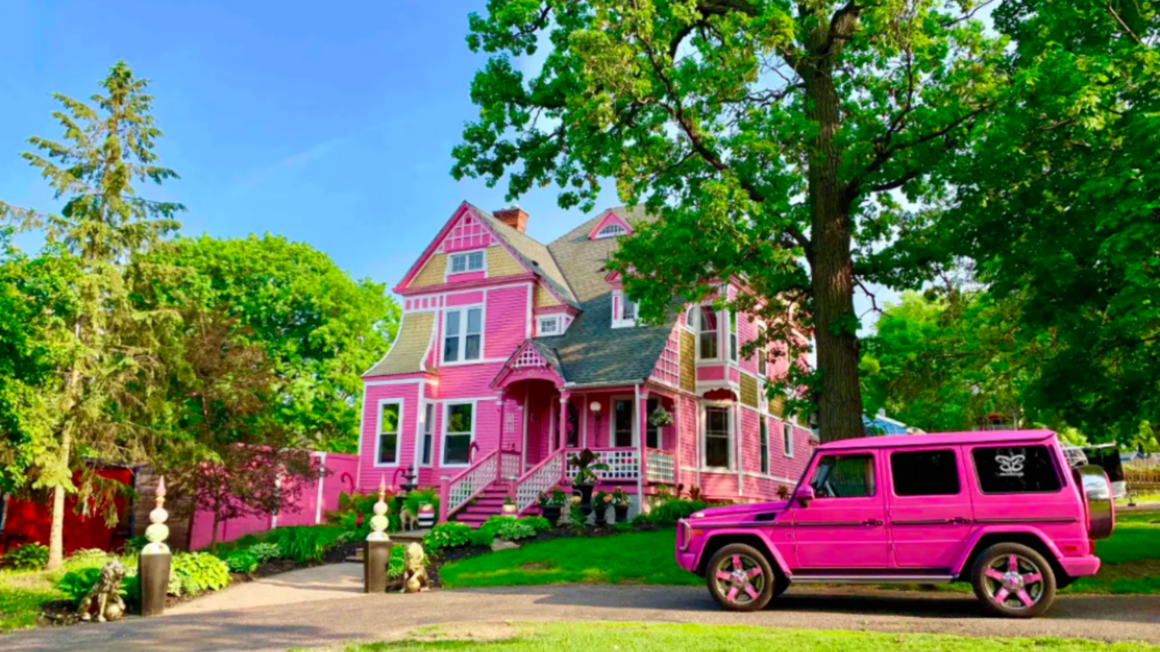 Illustratie voor: In dit huis ervaar je hoe het is om als Barbie te wonen