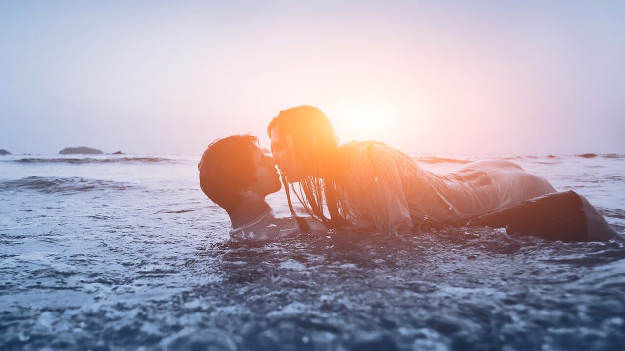 Illustratie voor: Oef, foezelen op het strand blijkt een duur grapje te zijn