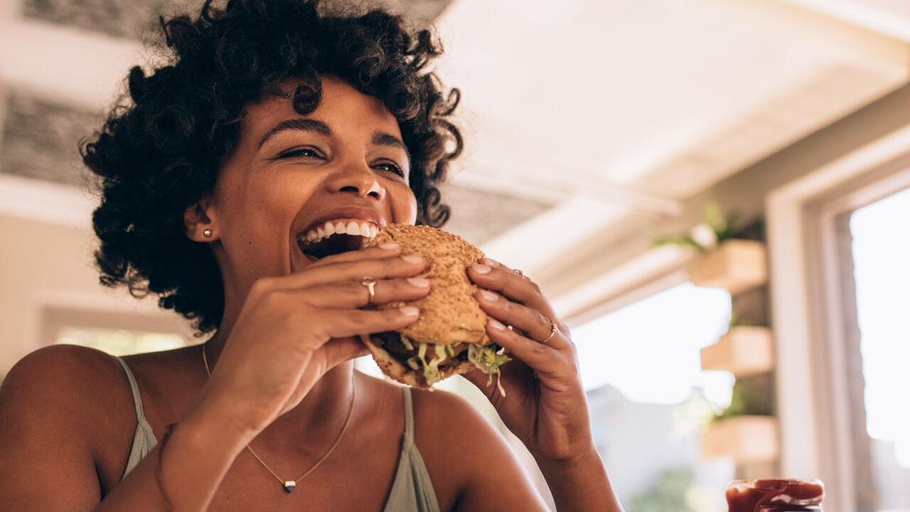 Illustratie voor: Voor de liefhebbers: Burger King komt met een frikandel speciaal burger