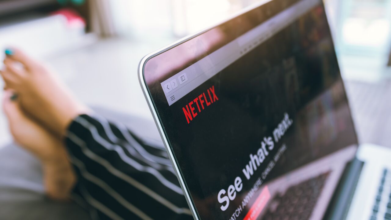 Illustratie voor: Deze site zorgt ervoor dat je nóóit meer urenlang door Netflix scrolt