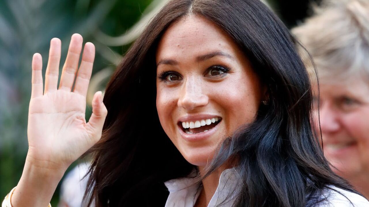 Illustratie voor: Patrick Adams deelt nieuw backstage beeld van Meghan Markle bij Suits