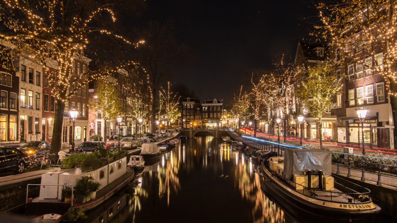 Illustratie voor: Tijd om alvast te reserveren: 7 x uit eten met kerst in Amsterdam