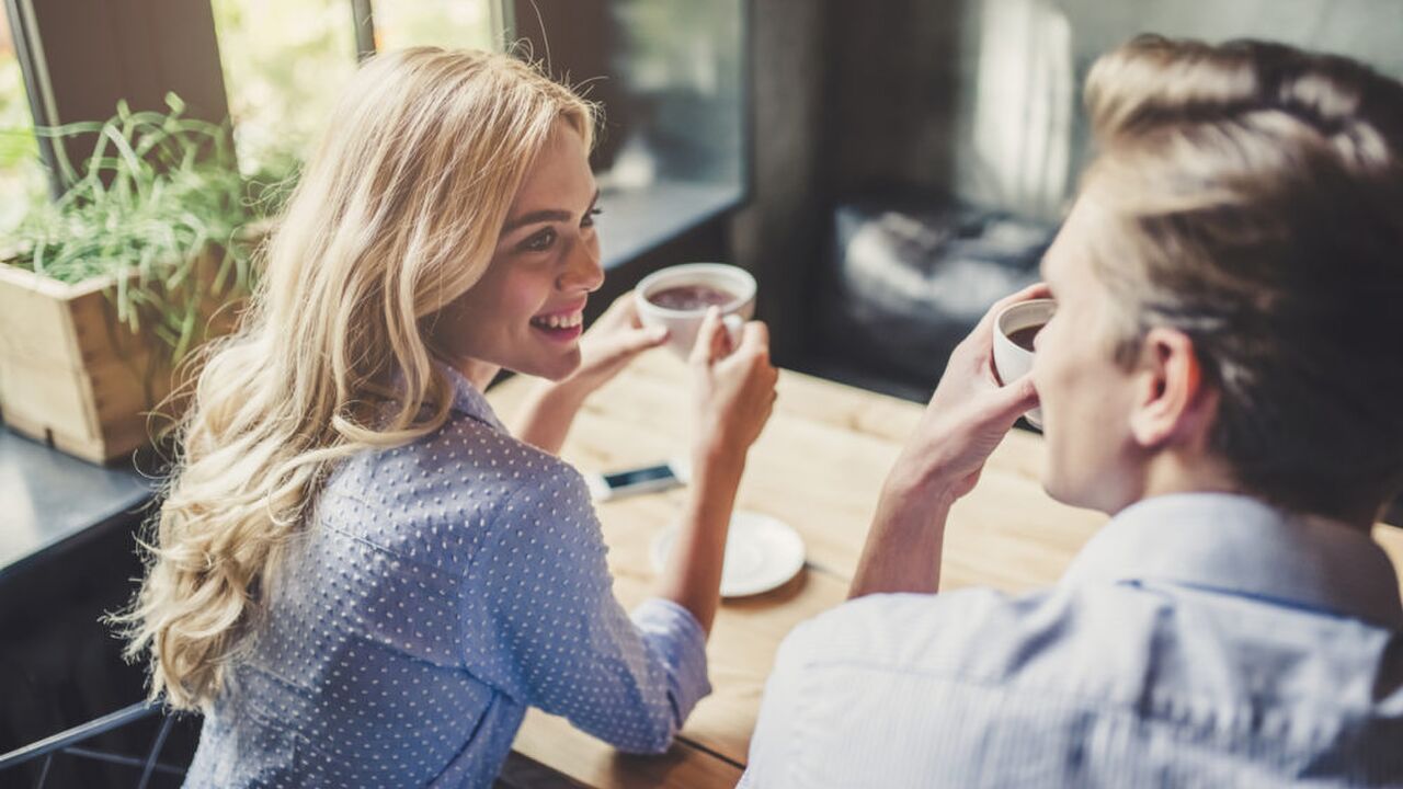 Illustratie voor: Doe jij dit jaar aan een Dry January? Dit zijn de beste alcoholvrije date ideeën