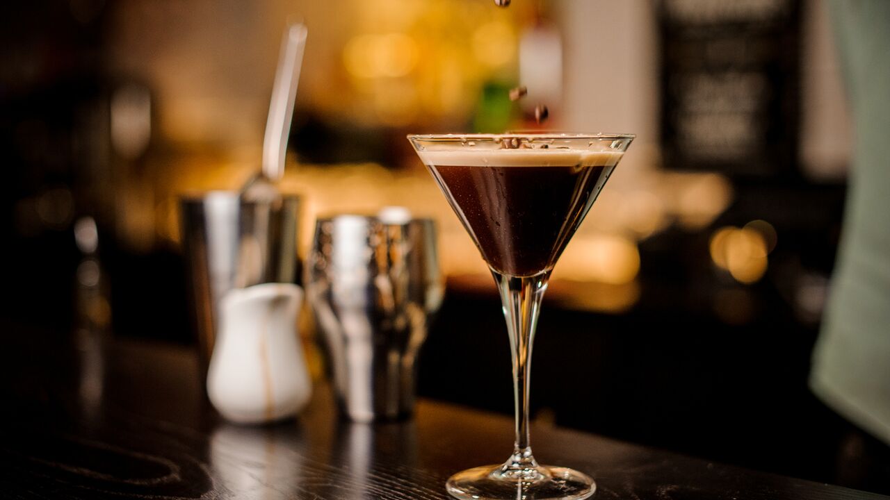 Illustratie voor: Zo maak je heel eenvoudig thuis een espresso martini