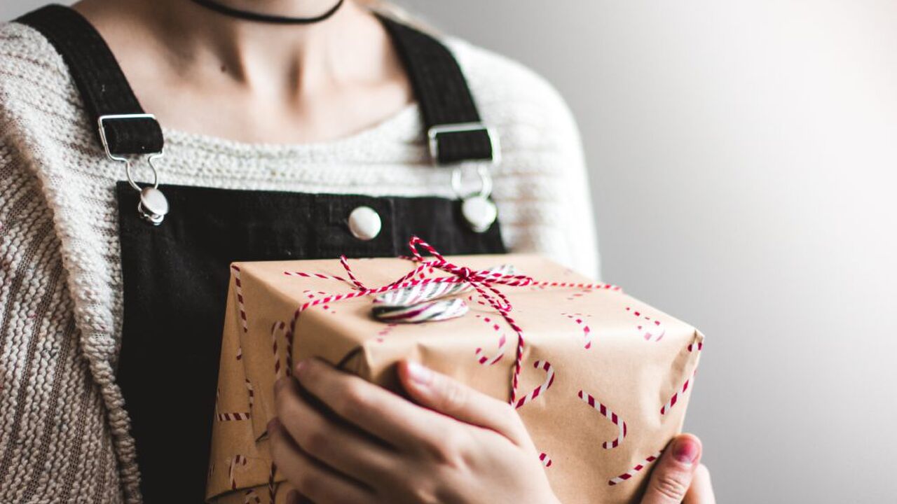 Illustratie voor: Dit is wat je jezelf cadeau moet geven tijdens de feestdagen