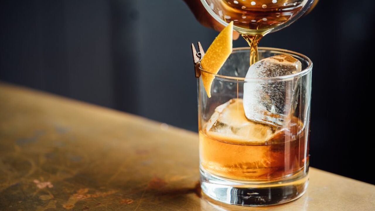 Illustratie voor: Pindakaas whiskey bestaat en wij willen het om te proosten op het weekend