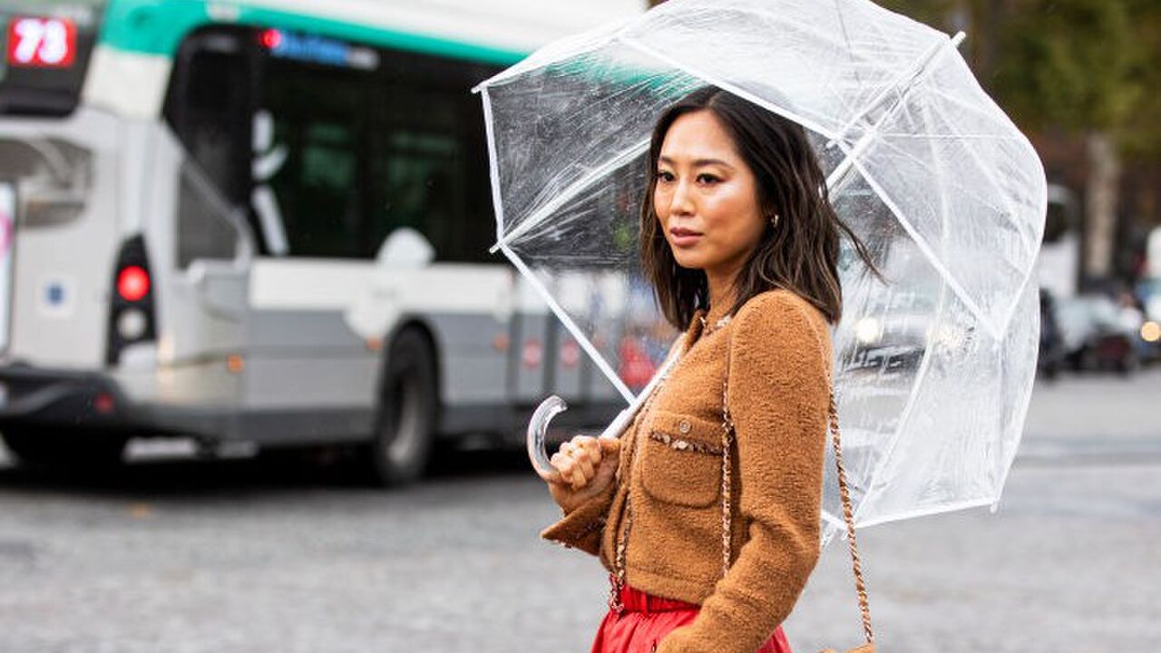 Illustratie voor: Zo bescherm jij je haren tegen de regen