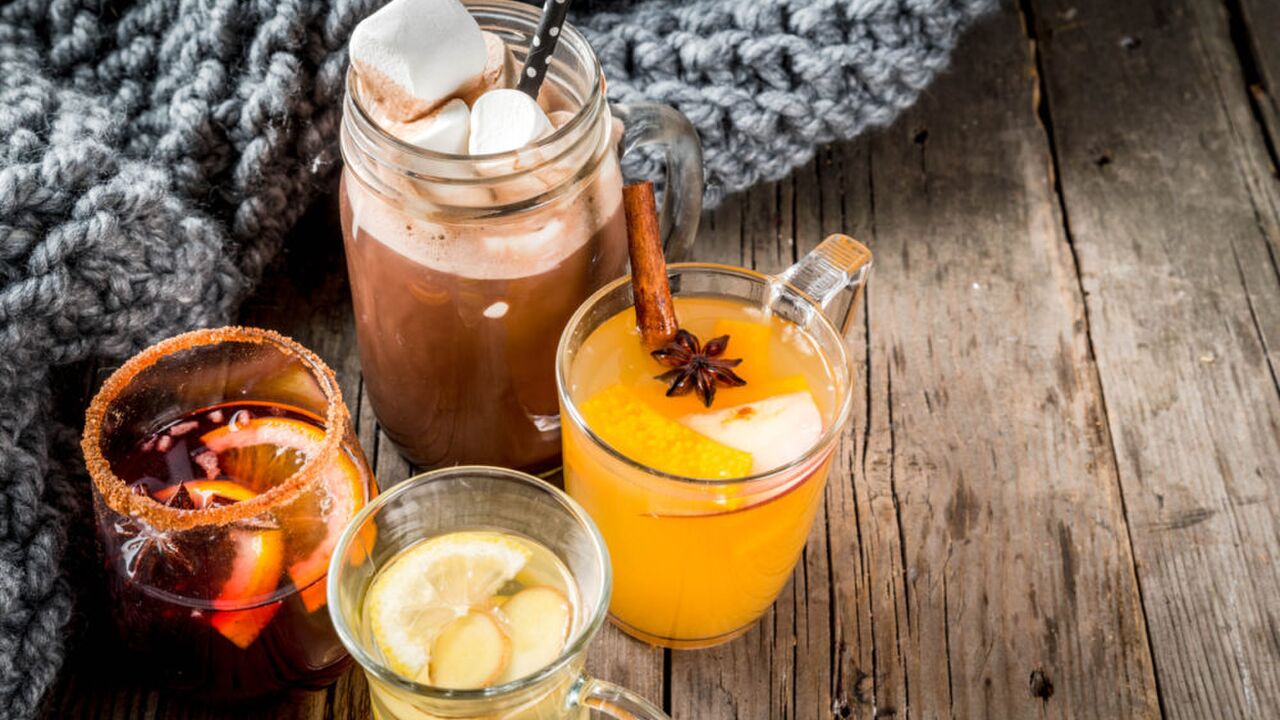 Illustratie voor: Dit zijn de fijnste warme cocktails voor tijdens de koude dagen