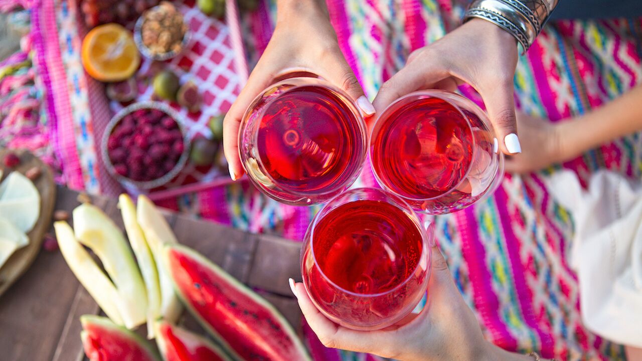 Illustratie voor: Dit zijn de benodigdheden voor een heerlijk zomerse picknick