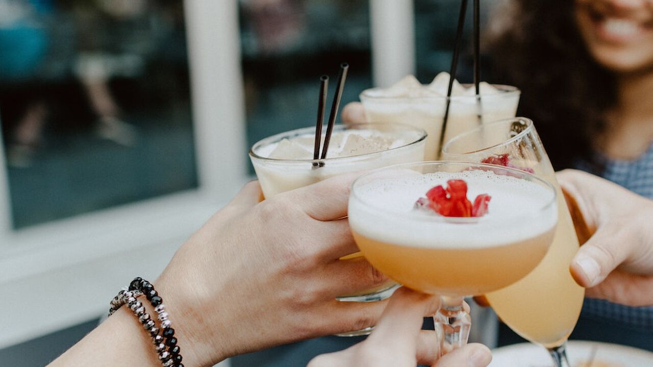 Illustratie voor: Dé cocktails om alvast in de zomerstemming te komen