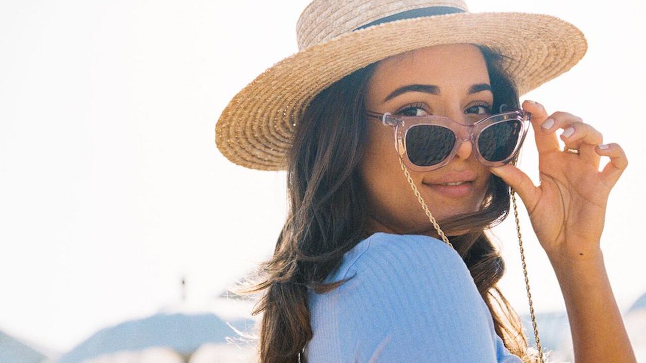 Illustratie voor: Deze zonnebrillenkoordjes maken jouw outfit deze zomer helemaal af