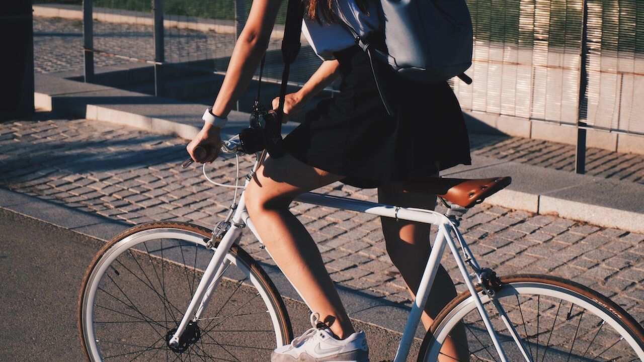 Illustratie voor: Altijd wind mee op de fiets? Het kan en dit is wat je daarvoor nodig hebt