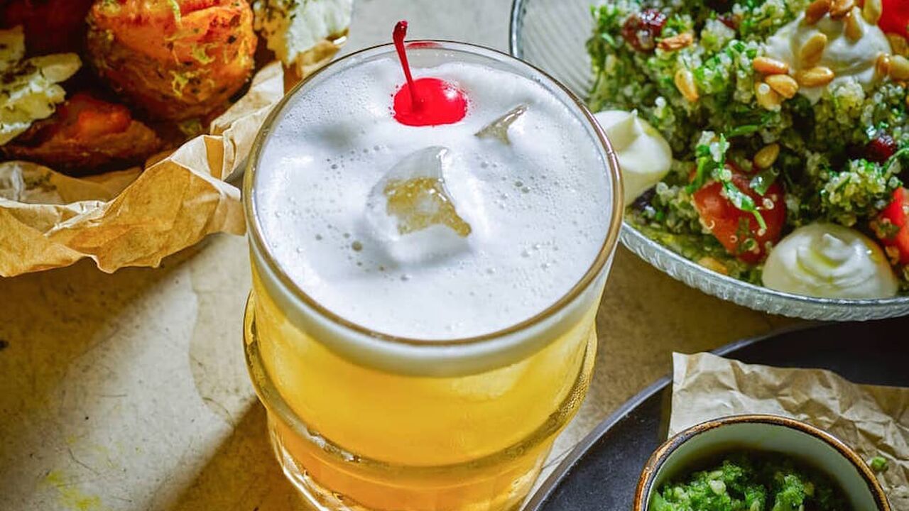 Illustratie voor: Hotspot alert: bij Bardak drink je cocktails en dineer je tot in de late uurtjes