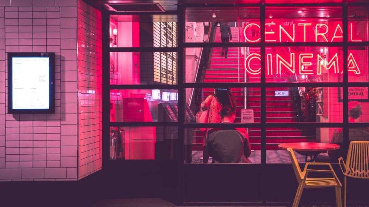 Illustratie voor: 10 x de gaafste plekken om een film te kijken in Amsterdam