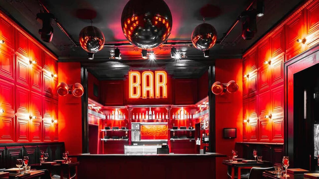 Illustratie voor: Bar, restaurant en club in een: de ultieme avond uit beleef je bij Bar Rouge