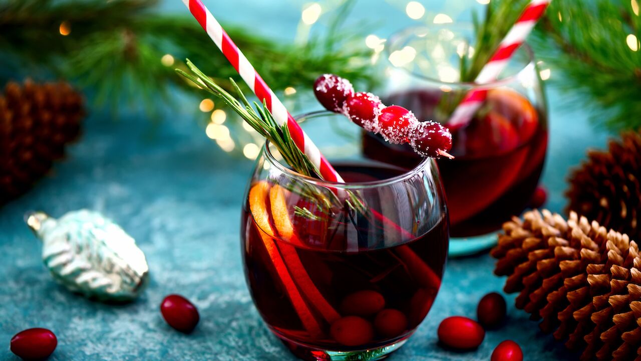 Illustratie voor: Zelf glühwein maken? Wij delen het recept van je favo winterdrankje