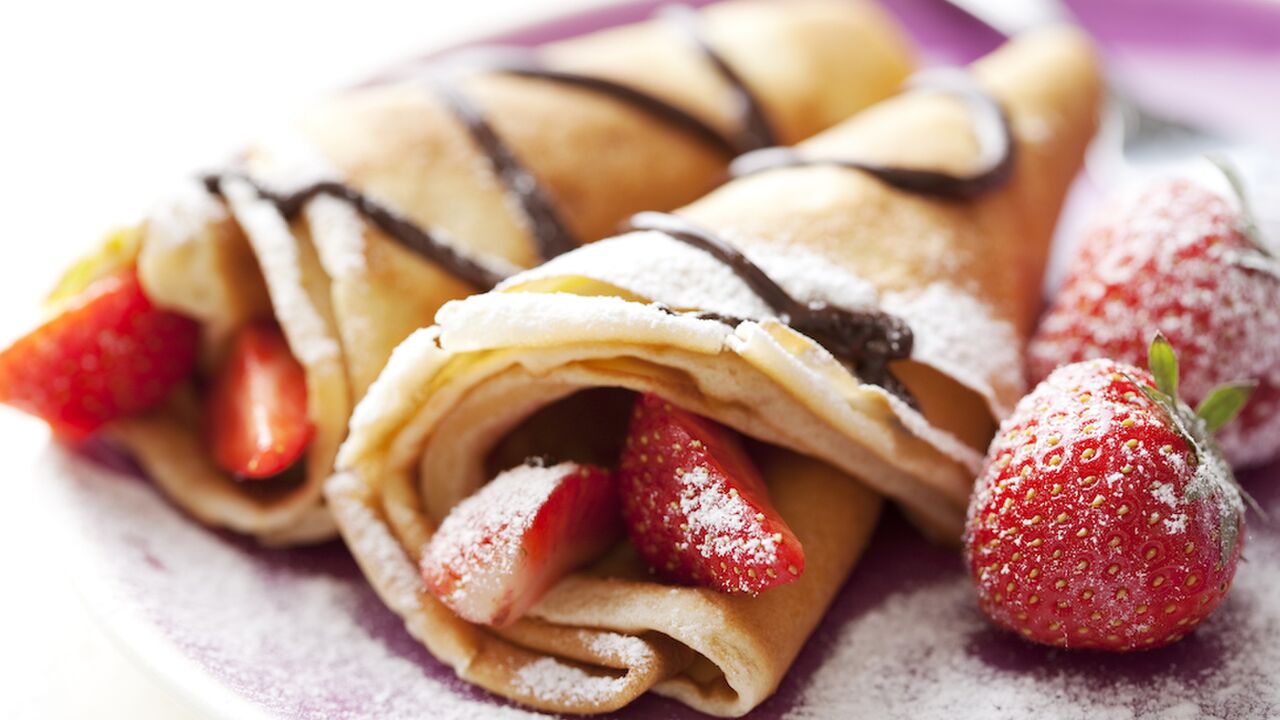 Illustratie voor: Lekker ontbijtje op zondag: vegan Nutella crêpes met rood fruit
