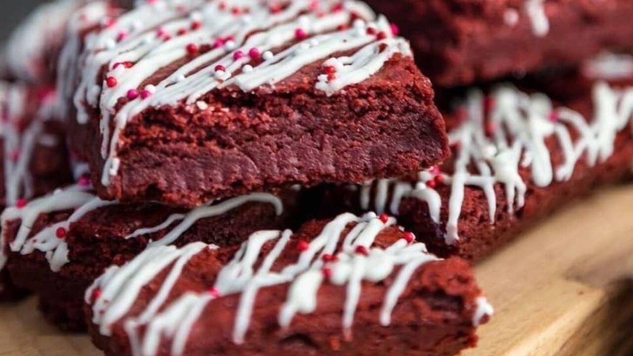 Illustratie voor: Smullen maar: deze red velvet brownies zijn alles wat je nu nodig hebt