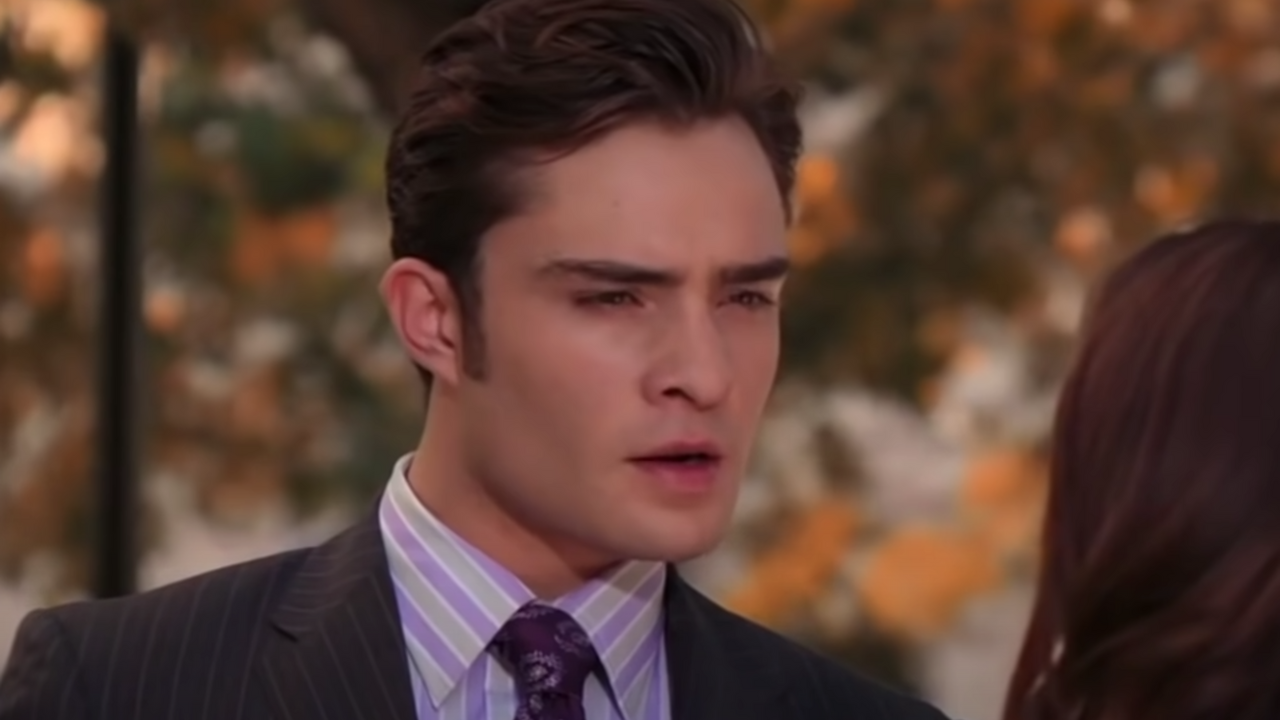Illustratie voor: Wil je zien: Ed Westwick keert even terug in zijn oude rol als Chuck Bass