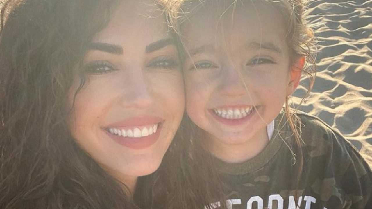 Illustratie voor: 5 x foto’s waarop Yolanthe en Xess Xava matching outfits dragen
