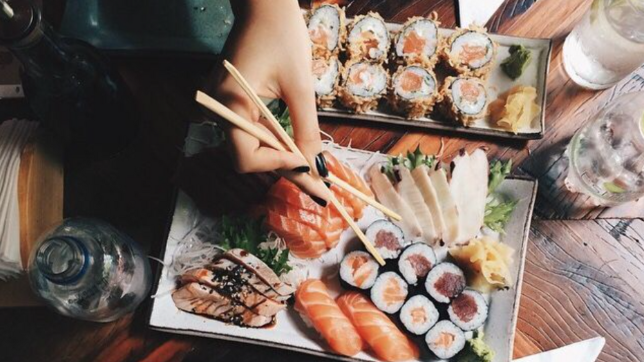 Illustratie voor: Valentijnsdate: samen sushi maken