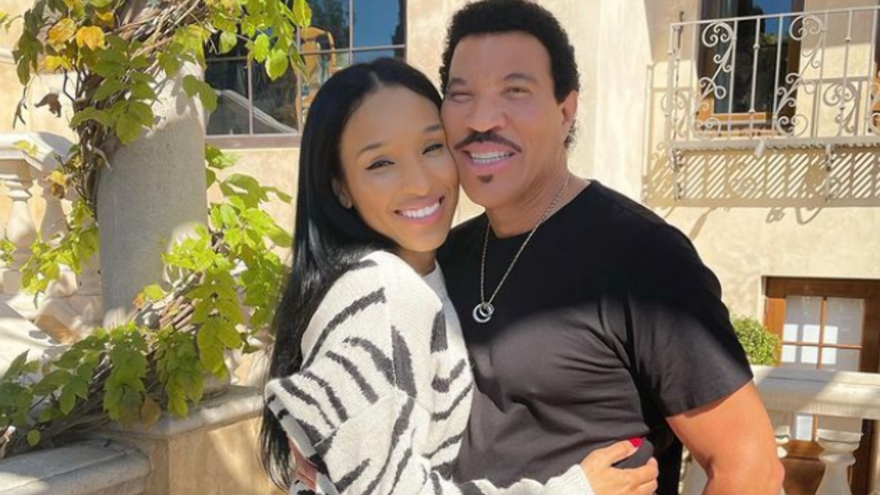 Illustratie voor: Dit is de 40 jaar jongere vriendin van zanger Lionel Richie
