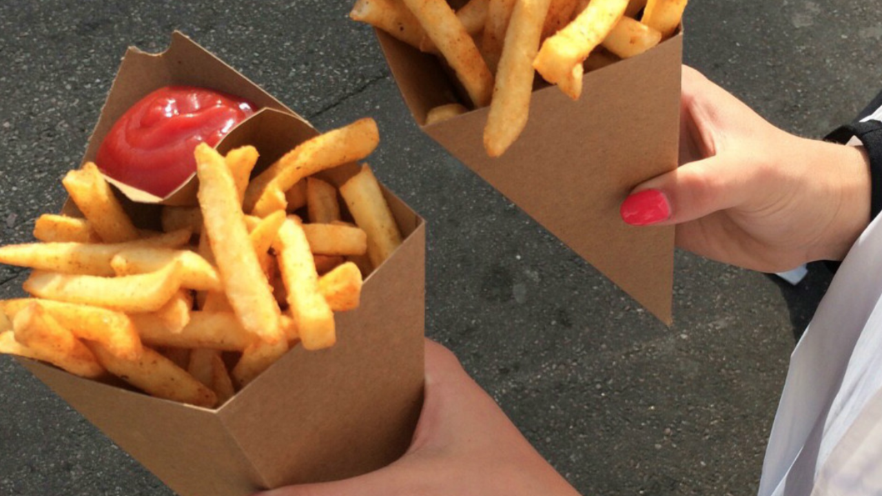 Illustratie voor: Zijn airfryer snacks nou echt gezonder dan de oude vertrouwde frituur?