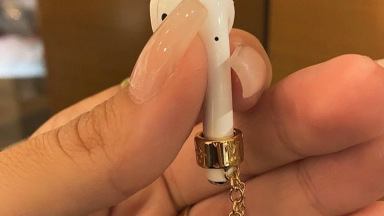 Illustratie voor: Louis Vuitton oorbellen voor je airpods? Ja het bestaat én je kunt ze nu kopen!