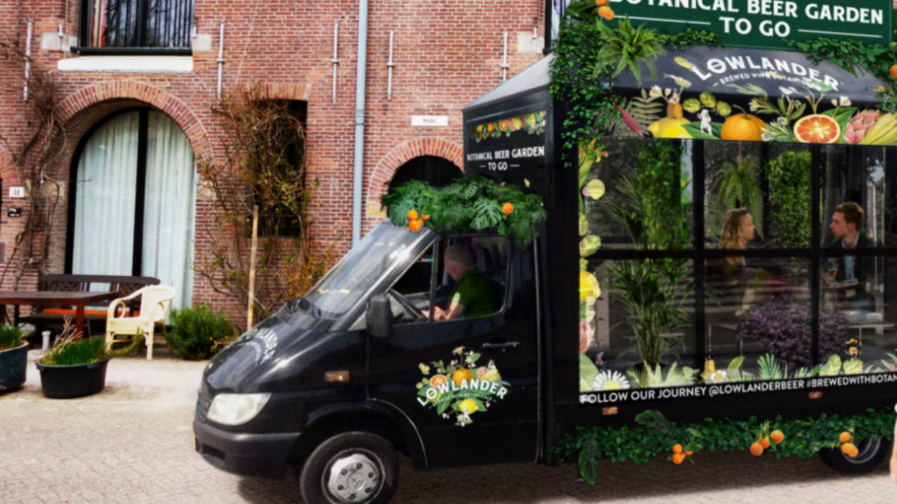 Illustratie voor: Wat een luxe: deze mobiele biertuin bezorgt je ijskoude drankjes aan huis