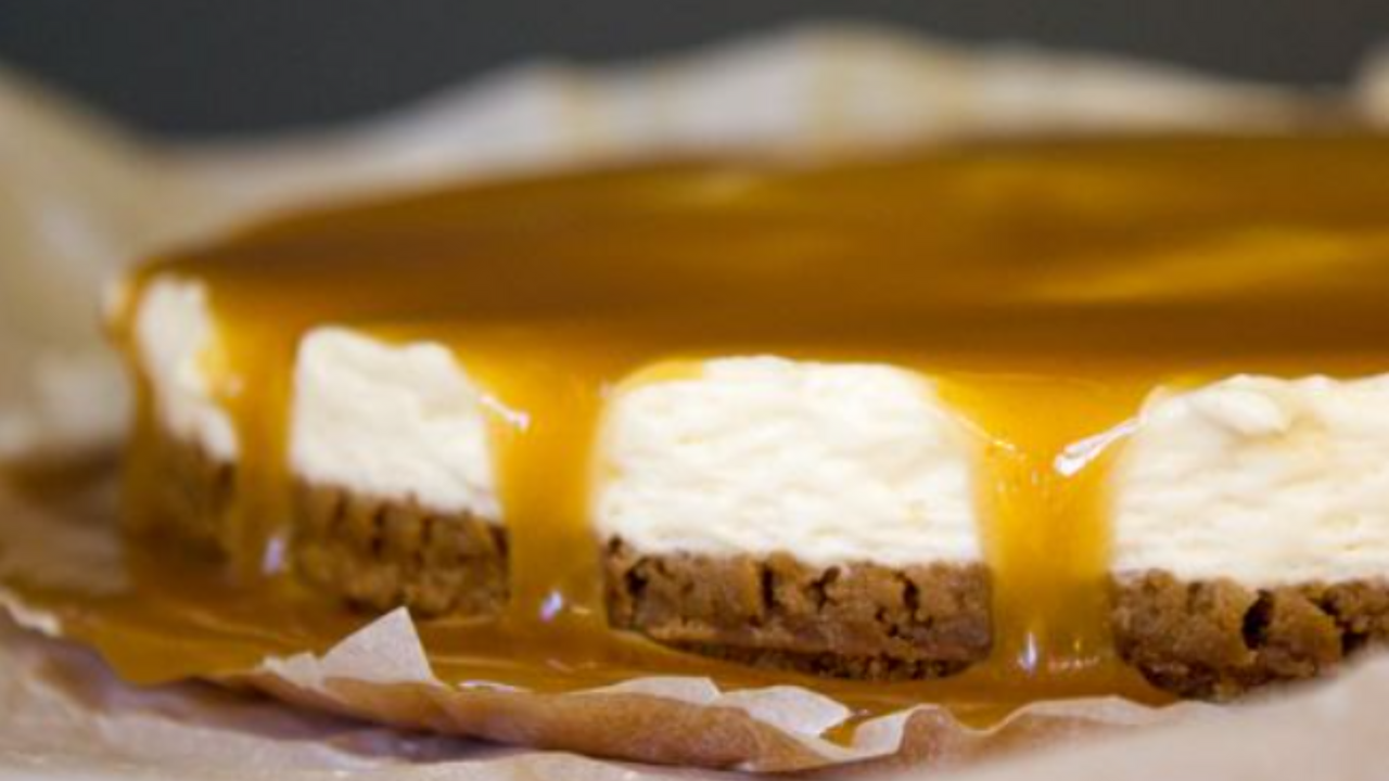 Illustratie voor: Maak deze heerlijke cheesecake met bastognebodem en toffeesaus in een handomdraai