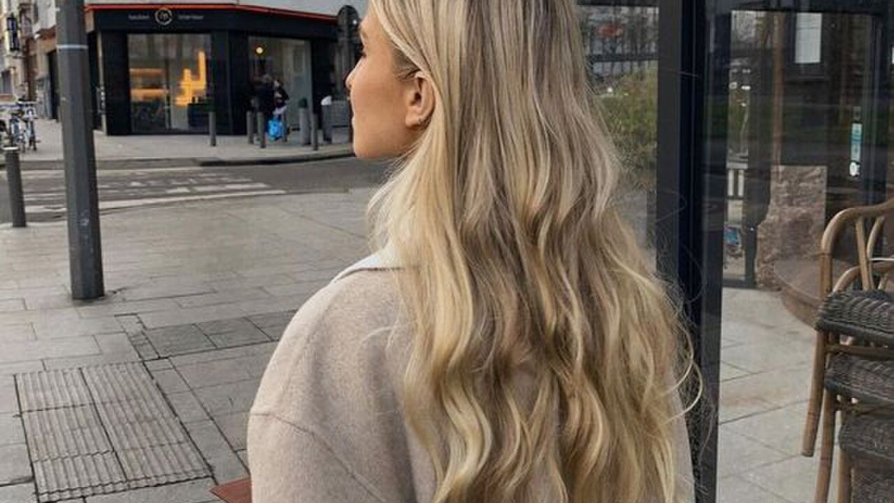 Illustratie voor: Need a haircut? Zo knip je gerust zelf je gespleten punten af!