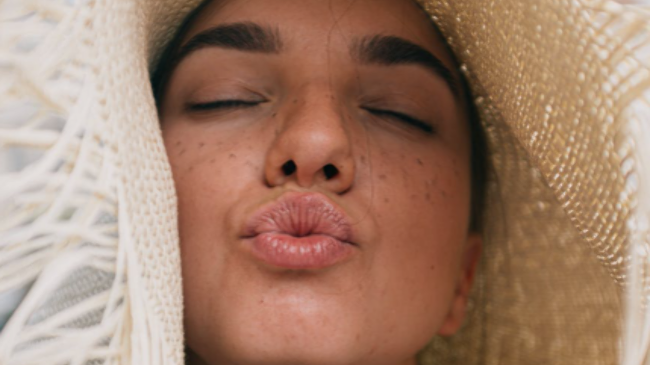 Illustratie voor: Ouch! Dit moet je doen als je verbrande lippen hebt
