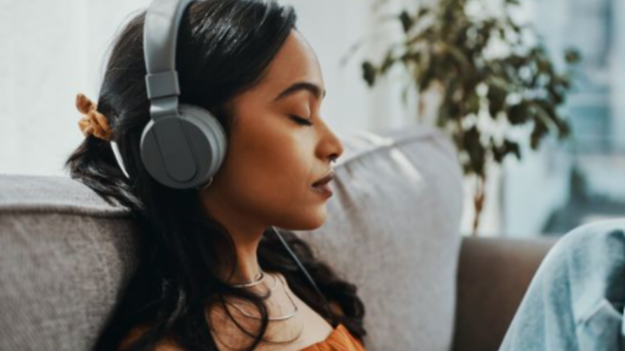 Illustratie voor: 5 x de beste podcasts om heerlijk bij te relaxen
