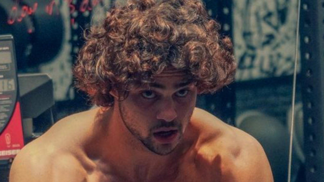 Illustratie voor: Wow! Noah Centineo ondergaat bizarre transformatie voor nieuwe filmrol
