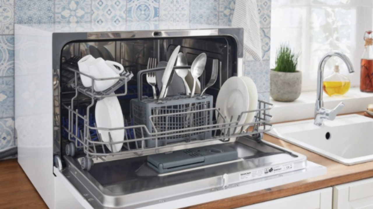 Illustratie voor: Uitvinding van de eeuw: Lidl verkoopt nu mini vaatwassers