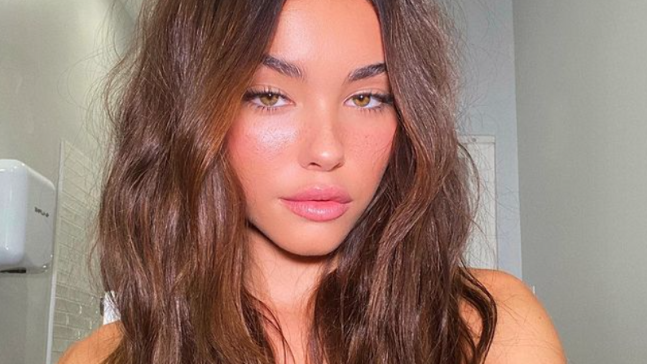 Illustratie voor: Wishing for long hair? 5 tips om jouw haar sneller te laten groeien