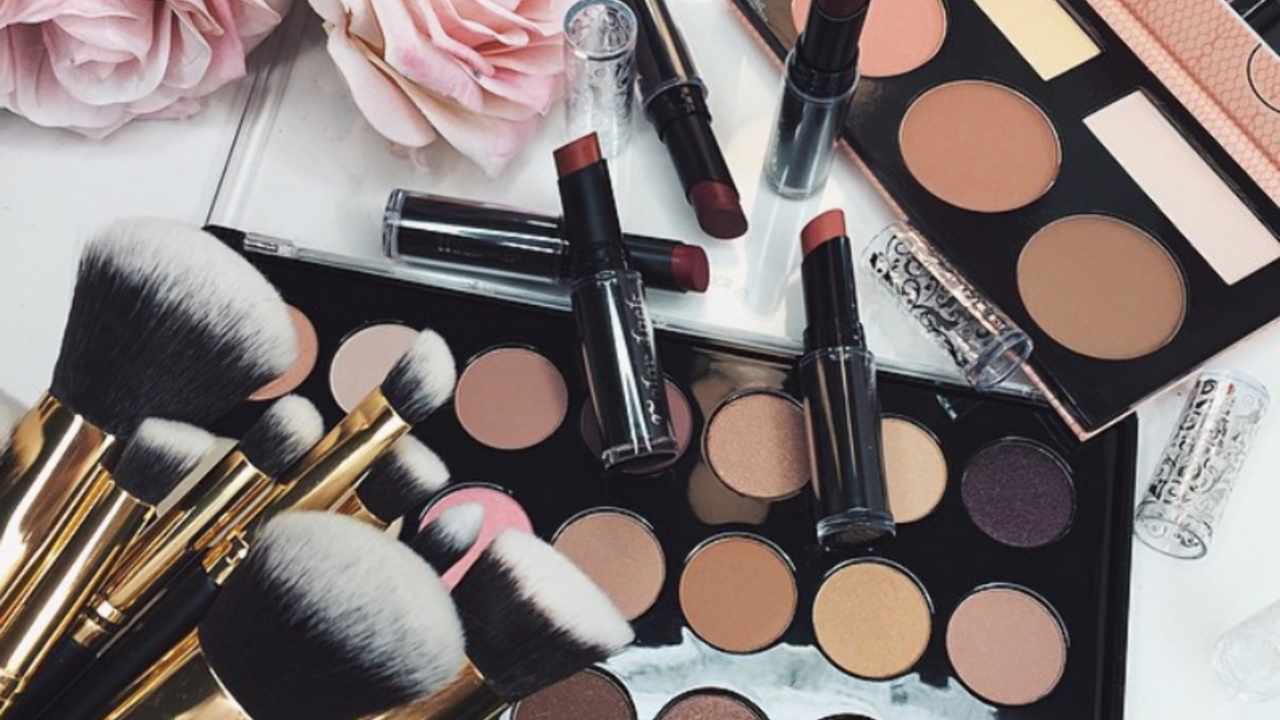 Illustratie voor: Nieuwe beauty hack: depotting make-up