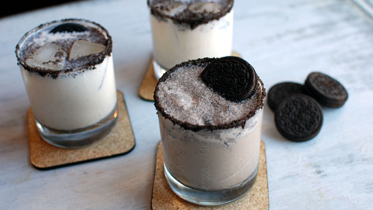Illustratie voor: Recept van de dag: deze goddelijke Oreo cocktail