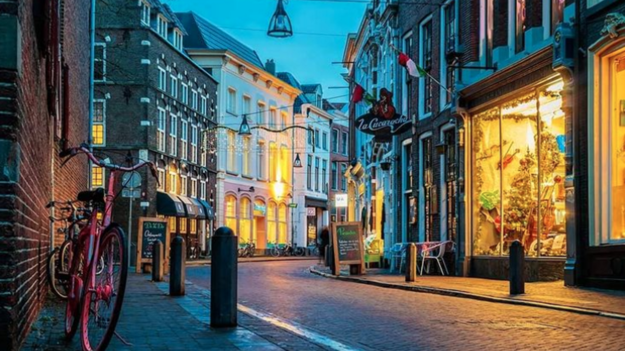 Illustratie voor: Shoppen maar! Dit zijn 5 leuke vintage winkels in Zwolle