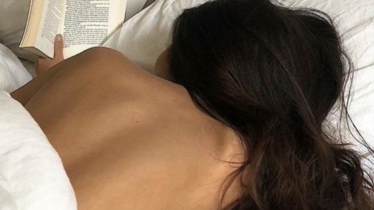 Illustratie voor: Weg met die pyjama: dit zijn de 8 voordelen van naakt slapen