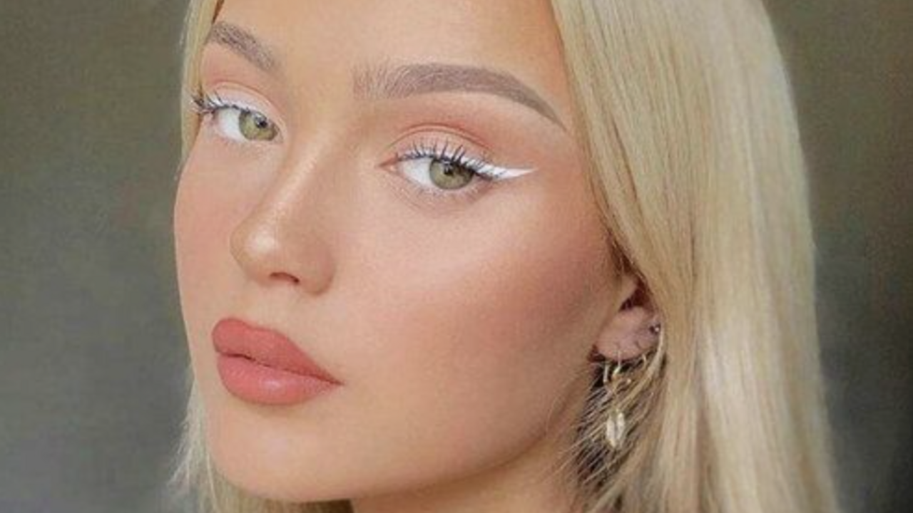 Illustratie voor: Zomertrend alert: witte eyeliner is helemaal in!