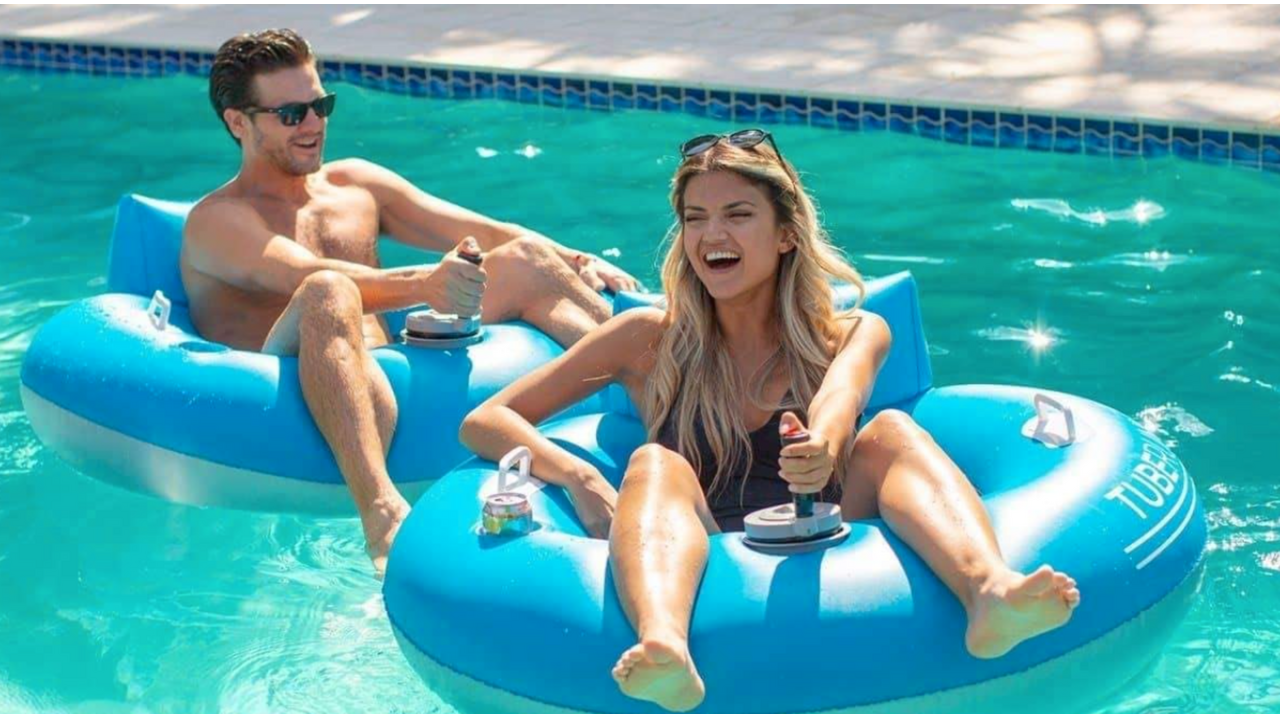 Illustratie voor: De perfecte zomer: gemotoriseerde banden voor op het water