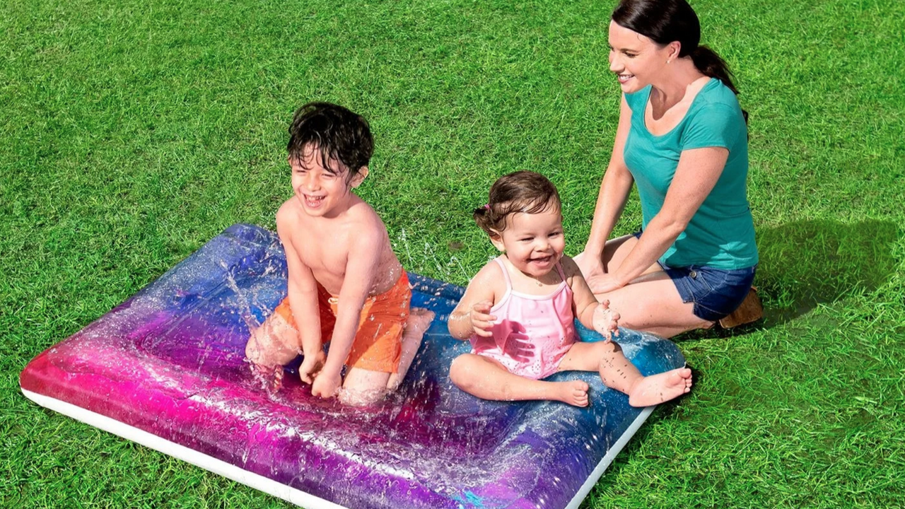 Illustratie voor: Dit galactische waterkussen is alles wat jij nodig hebt deze zomer