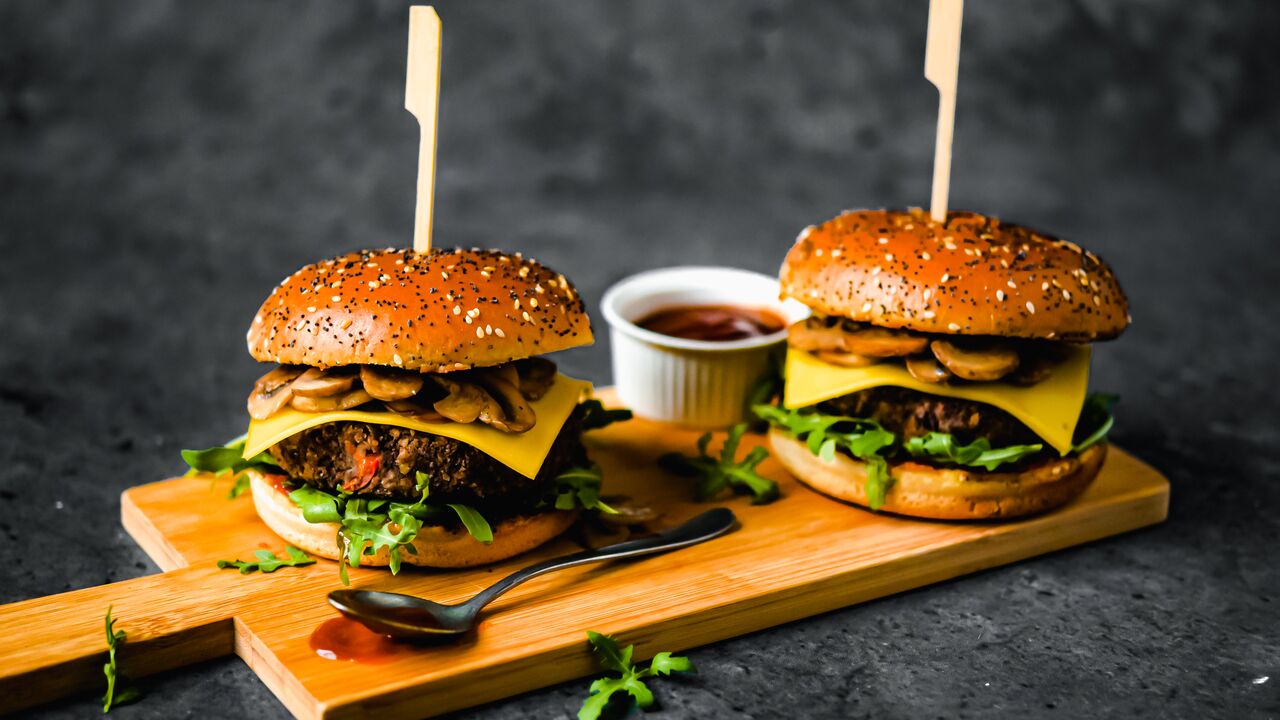 Illustratie voor: Grillen als een pro: 5 heerlijke vegan BBQ-burgers