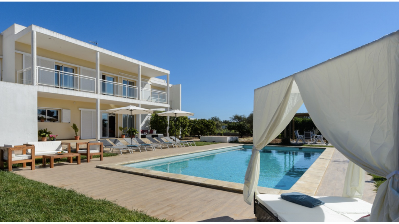Illustratie voor: Cheap! In deze riante villa op Ibiza verblijf je voor 28 euro per nacht