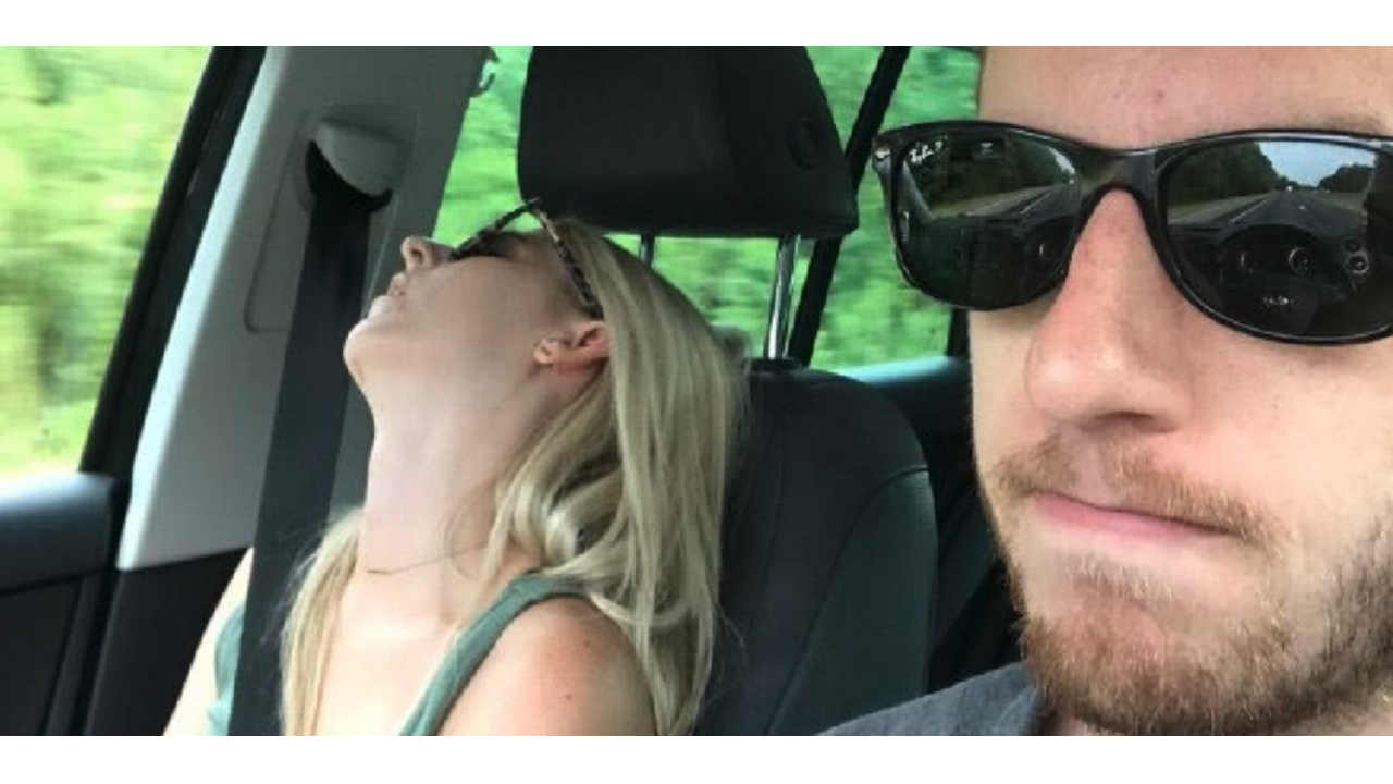 Illustratie voor: Stel gaat op vakantie en vriendin slaapt de hele reis