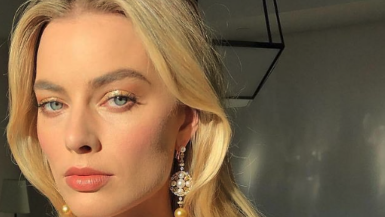 Illustratie voor: Zo ziet Margot Robbie’s skincare routine er echt uit