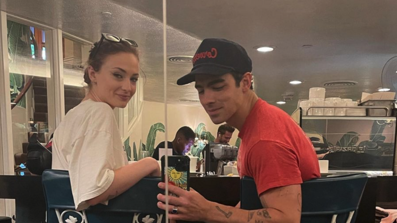 Illustratie voor: Joe Jonas viert zijn 32e verjaardag met een hele pikante (naakt) foto