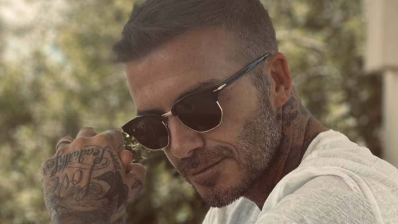 Illustratie voor: David Beckham laat zijn blote billen zien!